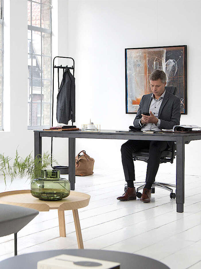 Axia 2.4 mit H 4 Sitz-Stehtisch von holmrisB8