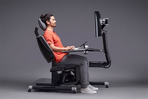 mann sitzt.jpg